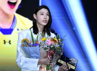 통합 우승-정규리그·챔프전 MVP ‘만장일치’ 석권, 김연경의 ‘퍼펙트 피날레’ 시상식의 ★로…V리그 공식 ‘아듀’[V리그 어워즈]