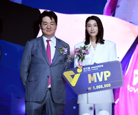 [포토] 김연경, 만장일치로 정규리그 MVP 품었다