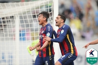 수원FC 첫 승 이끈 U-22 카드 이현용, 돌고 돌아 만난 김은중 감독의 ‘히든 카드’로[플레이어 오브 더 라운드⑧]