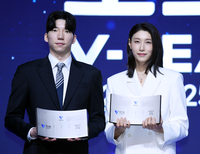 [포토] 허수봉-김연경, 정규리그 MVP 수상