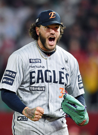 [포토]6이닝 무실점에 포효하는 한화 폰세