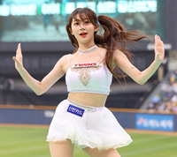 LG 트윈스의 새로운 ‘응원 여신’, 이주은 치어리더의 매력 발산 현장!!!