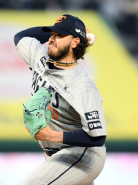 [포토]역투하는 한화 폰세