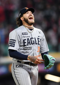 [포토]다양한 표정 드러내는 한화 폰세