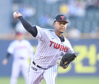 [포토] 에르난데스 ‘승리를 위한 힘찬 투구’