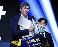 시상식 직접 참석해 이적설 ‘일축’…시즌 끝나고도 바쁜 블랑 감독, 4월 대만 대회+트라이아웃까지 강행군