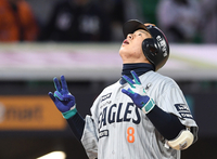 [포토]김광현 상대 역전 홈런 넘긴 노시환