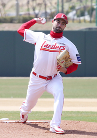 ‘박찬호 닮은꼴’ 마침내 첫선, SSG ‘천군만마’가 온다…무조건 잘해야 산다 [SS시선집중]