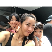 ‘이범수와 이혼’ 이윤진, 아들과 1년 반 만에 재회 “소다 남매 완전체” [★SNS]