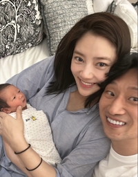 손담비♥이규혁,  엄마 아빠 똑닮은 딸 ‘따봉이’ 얼굴 공개