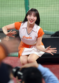 [포토]치어리더 하지원, 매력적인 눈웃음으로!