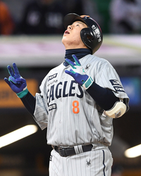 [포토]한화 노시환, SSG 김광현 상대 시즌 4호 홈런