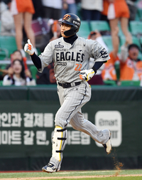 [포토]한화 채은성, SSG 김광현 상대 시즌 1호 홈런