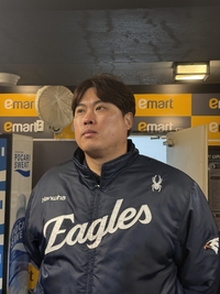 “내가 팀 평균 구속을 낮추고 있다”…‘공 느린’ 류현진이 가진 ‘무기’는? [SS스타]