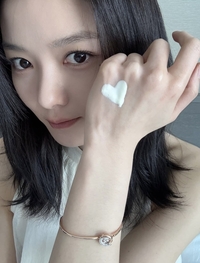 김유정, 선크림 바를 때도 러블리 러블리! ♥ 듬뿍![★SNS]