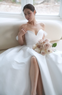 ‘6월 결혼’ 박하나, ♥김태술이 반한 미모…순백의 웨딩 화보 공개 [★SNS]