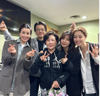 배우 김성령-유선, 연극 ‘분홍립스틱’ 관람 인증…이태란·박정수 등 출연진과 훈훈한 인증샷 공개