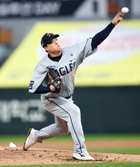 [포토]힘차게 공 뿌리는 한화 류현진