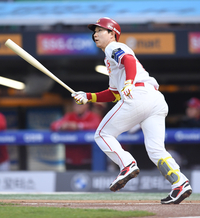 [포토]SSG 박성한, 한화 류현진 상대 1타점 2루타