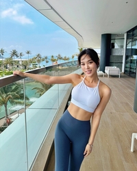 김희정, 휴가 중 포착된 선명 복근…탄탄한 건강미 [★SNS]