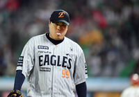 [포토]한화 류현진, 넘어갈 뻔 했네...