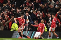 2-0→2-4→5-4 마지막 1분간 2골 대역전승…맨유 모처럼 미쳤다, 극적 4강행