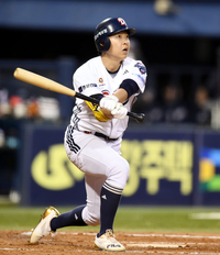 시속 157.9㎞ ‘광속 타구’ 간결한 스윙→홈런…정수빈, 두산 좌타 ‘최초’ 1500안타 달성 [SS잠실in]