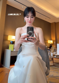 ‘우아함의 대명사’ 송혜교, 명품 어깨+쇄골 라인 드러낸 여신 [★SNS]