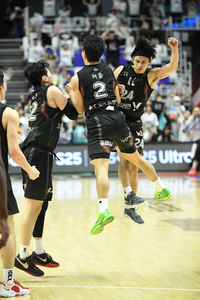 ‘허훈 2.8초 결승골’ KT, 가스공사 잡고 6강 통과…SK-KT, LG-현대모비스 ‘4강 대진’ 완성