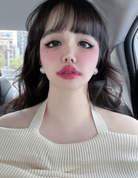 “필터 안 써요!” 외쳤던 박봄, 나들이 메이크업도 개성 넘치는 오버립