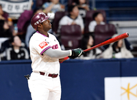 [포토]키움 푸이그, 두산 최승용 상대 투런 홈런