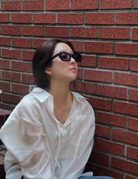 배우 정려원, ‘꾸안꾸’ 매력 담은 일상 공개…청량한 봄날의 스타일링 눈길