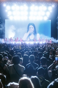 ‘코첼라’를 ‘젠첼라’로 만든 제니, “엄마 사랑해” 울컥한 무대 모습 공개