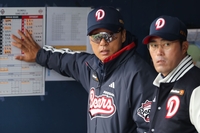 ‘불펜 최하위’→쓰는 투수만 계속 쓸 수밖에…두산 마운드에 ‘변화’가 필요하다 [SS시선집중]