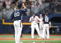 [포토]푸이그에게 사과하는 김유성