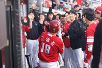 ‘4홈런’ SSG ‘타선 폭발’+화이트 ‘데뷔 첫 승’, KT에 11-5 승리 [SS수원in]