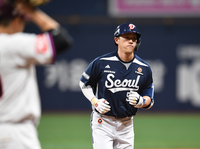 [포토]솔로 홈런으로 추가점 뽑는 두산 양석환