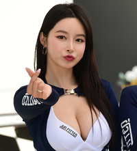 노래는? 미모는 가수 권나라와 버금가는 모델 소이, 슈퍼레이스 접수! [이주상의 e파인더]