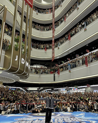 “깜짝 방문했는데, 4000명”…NCT 마크 뜨자, 5층까지 인파