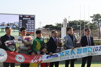 제21회 KRA컵마일 우승 진겸 기수, 우승의 이면에는 가족이 있었다!