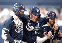 [포토] 김재환 ‘3점 더 달아나는 홈런포’