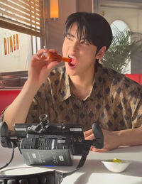 차은우, 조각 미모와 예능감까지 모두 잡았다