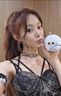트와이스 쯔위, 인형보다 더 귀엽게![★SNS]