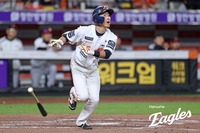 8ｍ ‘몬스터월’ 넘겼다→“맞는 순간 홈런인 줄 알았죠” 승리 이끈 ‘대타’ 황영묵 ‘투런포’ [SS시선집중]