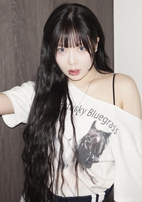 용준형♥현아, 어깨에 새겨진 타투 뽐내듯...[★SNS]