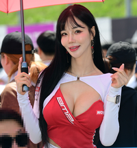 70만 팔로워 ‘국가대표모델’ 민한나, 슈퍼레이스도 대표합니다! [이주상의 e파인더]