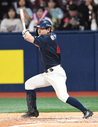 [포토]롯데 황성빈, 키움 조영건 상대 1타점 내야안타