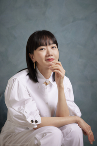 배두나 “김윤석 영화 하루 세 편씩 봐…첫 로맨스 호흡 짜릿해” [SS인터뷰]