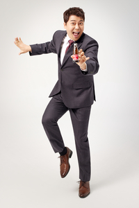 전현무, 동아오츠카 ‘오로나민C’ 모델로 돌아왔다