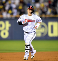 한화 폰세-LG 박동원, 2025 KBO리그 ‘쉘힐릭스플레이어’ 첫 번째 주인공